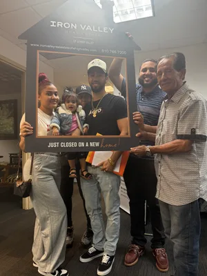 Familia el día de su cierre con Enrryko Placencia — junio de 2025